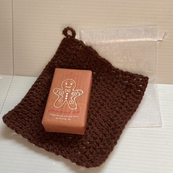 CASTELBEL Limited Edition Gingerbread Man Fragrance Bath Bar Washcloth Gift Set - Picture 6 of 8